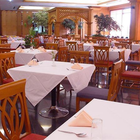Pathumthani Place Hotel Bagian luar foto