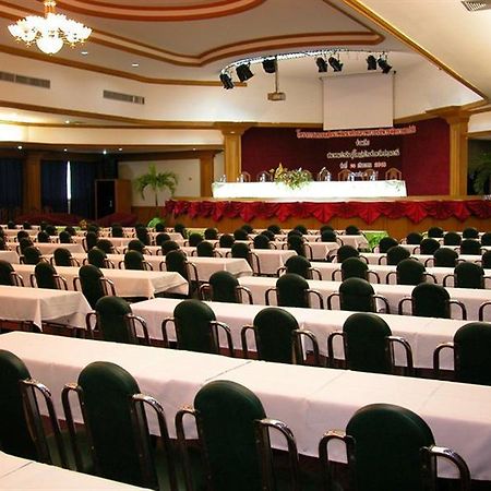 Pathumthani Place Hotel Bagian luar foto
