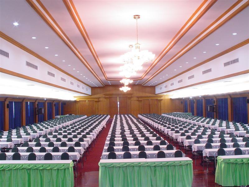 Pathumthani Place Hotel Bagian luar foto