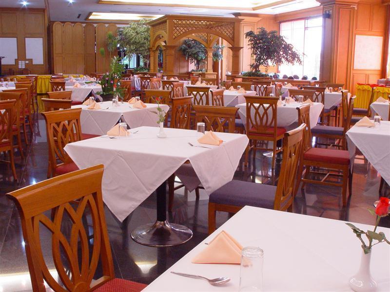 Pathumthani Place Hotel Bagian luar foto