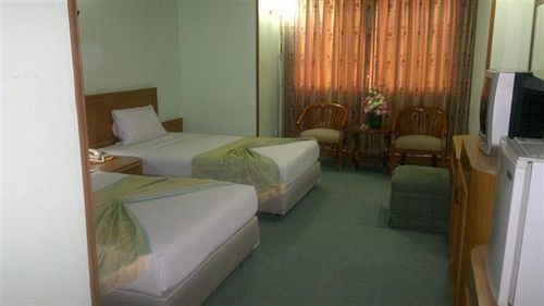 Pathumthani Place Hotel Bagian luar foto