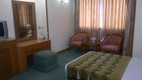 Pathumthani Place Hotel Bagian luar foto