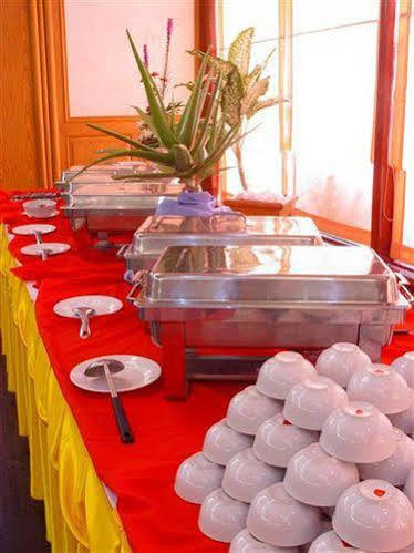 Pathumthani Place Hotel Bagian luar foto