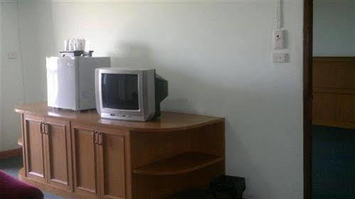 Pathumthani Place Hotel Bagian luar foto